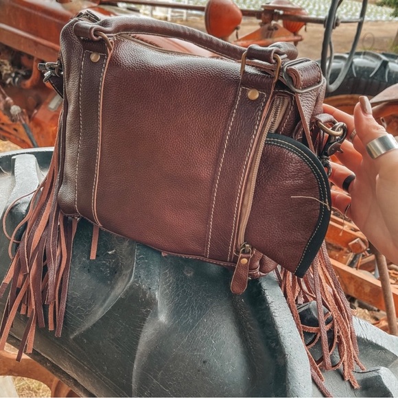 Haute Southern Hyde Fringe Cowhide Crossbody Concealed Carry Purse - Picture 4 of 10